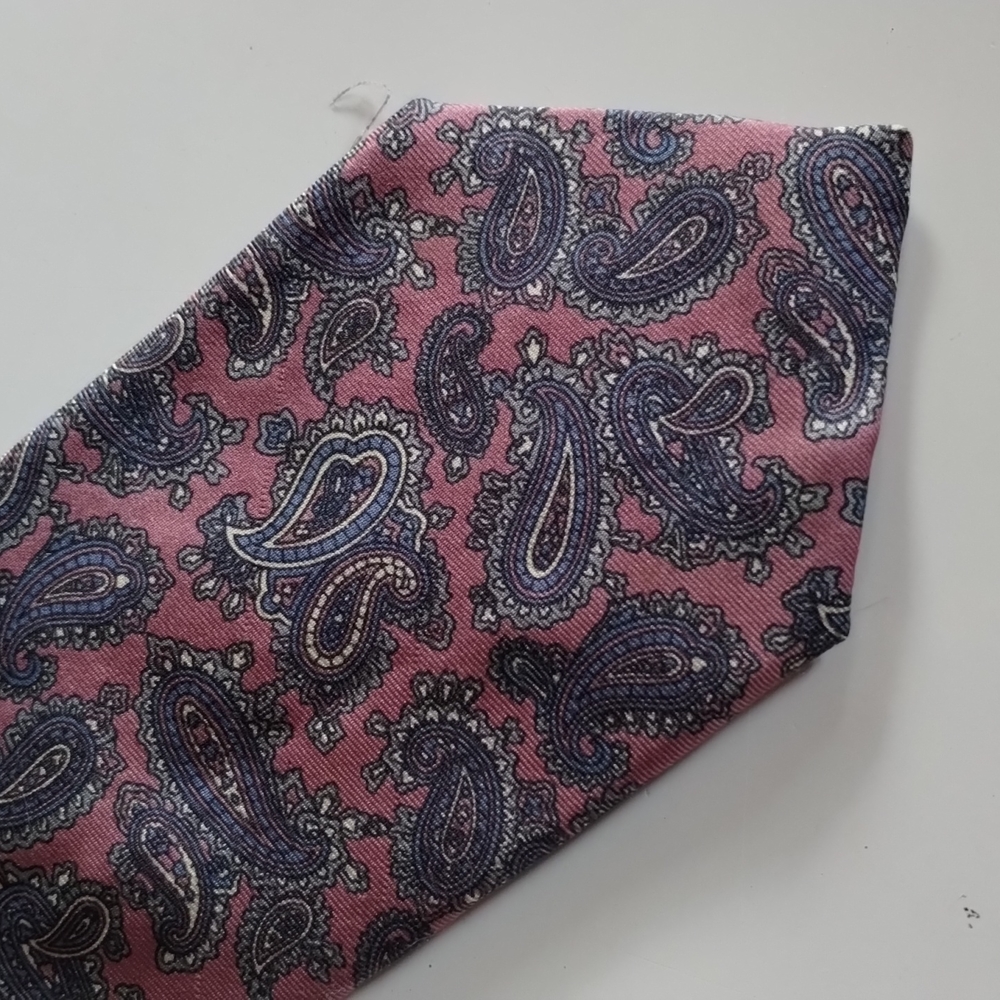 Price  Reducef VINTAGE DESIGNER "Twin Paisley" 100% SILK Tie
